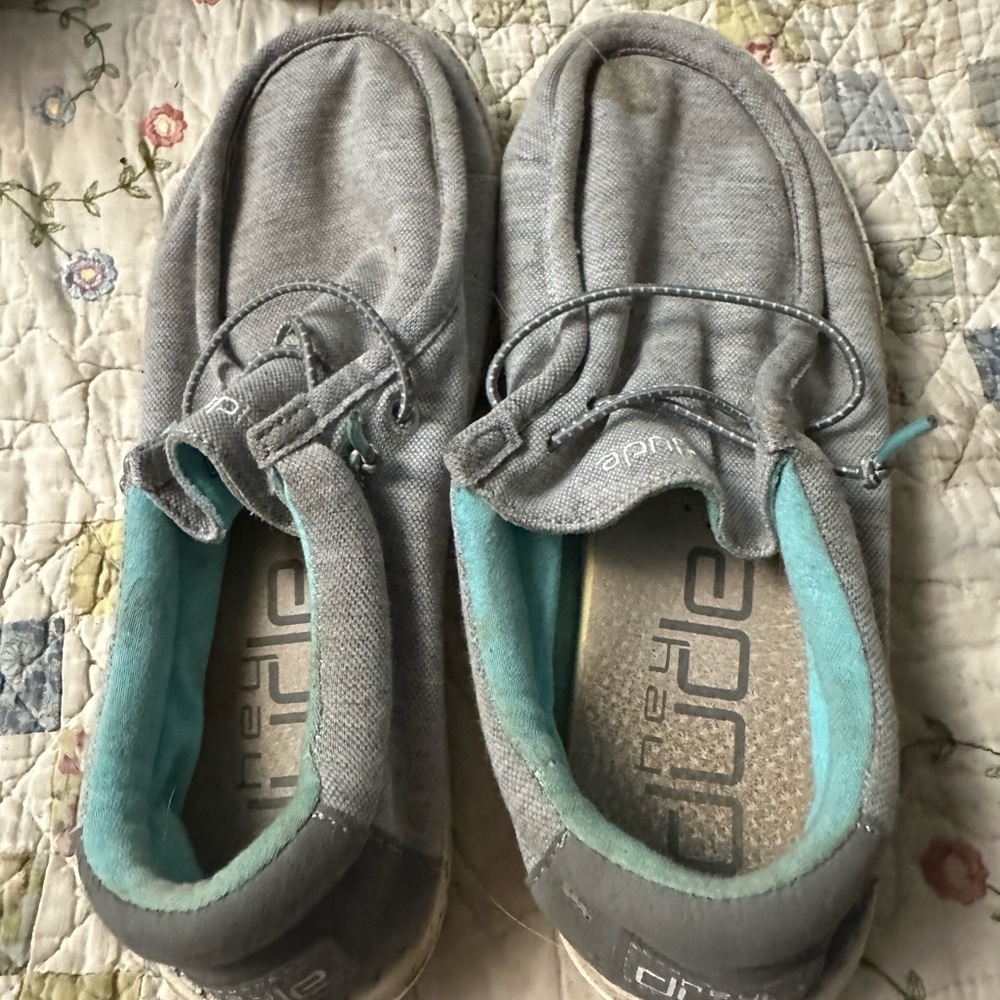 Hey Dudes youth size 5.5